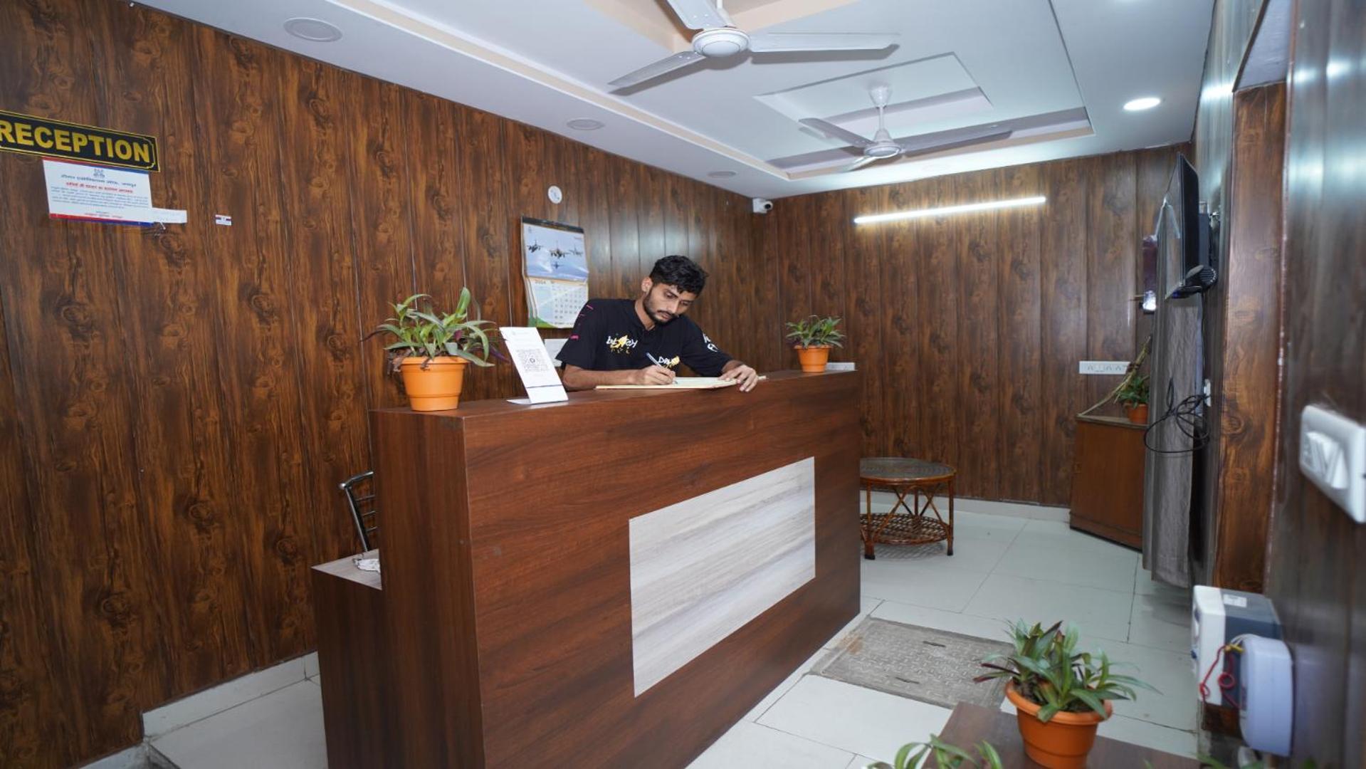 Hotel Apoorv - Near Jaipur Railway Station エクステリア 写真